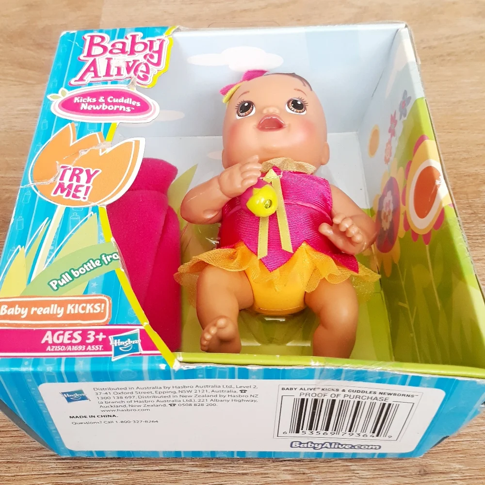 Baby Alive Kicks and Cuddles Newborn Doll - 6" Doll Bottle Does Not Retract - Picture 7 of 17